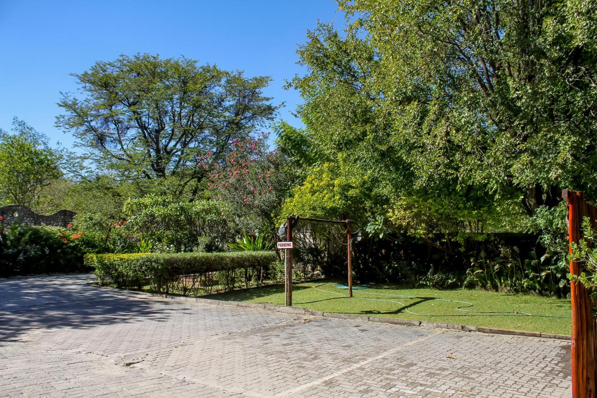 Thamalakane Guest House Maun Buitenkant foto